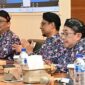 FOTO: Wabup Sumenep KH Imam Hasyim (kanan), Sekdakab Agus Dwi Saputra (tengah), dan Kepala Bappeda Sumenep, Arif Firmanto (kiri), pada evaluasi SAKIP 2026, @by_News9.id