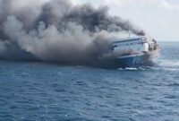 FOTO: KMP Mutiara Santosa 2 yang terbakar di perairan utara Kabupaten Sumenep. @by_News9.id