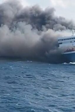 KMP Mutiara Santosa 2 Terbakar, 5 Tewas dan 41 Penumpang Hilang