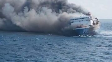 FOTO: KMP Mutiara Santosa 2 yang terbakar di perairan utara Kabupaten Sumenep. @by_News9.id