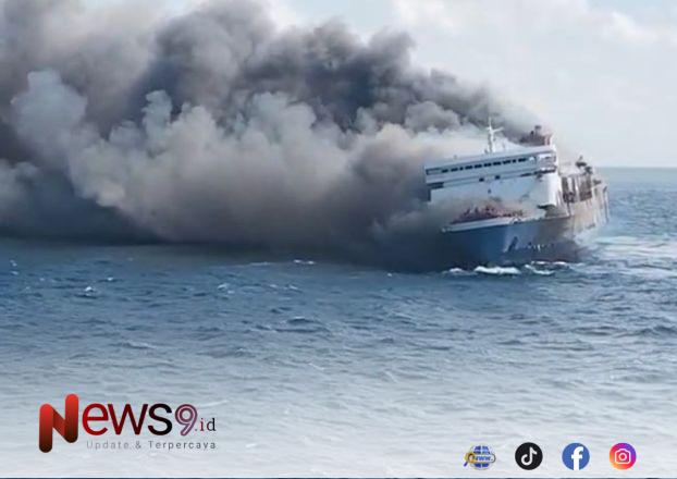 FOTO: KMP Mutiara Santosa 2 yang terbakar di perairan utara Kabupaten Sumenep. @by_News9.id