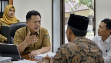 FOTO: (ilustrasi) Perangkat desa berinisial NHD, yang sekaligus menjadi Kepala SDI di Desa Kombang, Talango, @by_News9.id