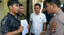 FOTO: (ilustrasi) Imam, korban penganiayaan oleh oknum ASN, saat melaporkan ke Polsek Kalianget. @by_News9.id