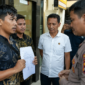 FOTO: (ilustrasi) Imam, korban penganiayaan oleh oknum ASN, saat melaporkan ke Polsek Kalianget. @by_News9.id