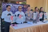FOTO: Kapolresta Kombes Pol. Ariek Indra Santanu, bersama Satuan Reserse Narkoba (Satresnarkoba) Polresta Sumenep dalam konferensi pers. @by_News9.id