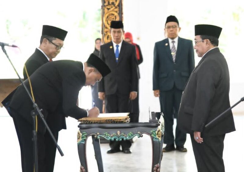 FOTO: Penandatanganan pejabat di lingkungan Pemerintah Kabupaten (Pemkab) Sumenep. @by_News9.id