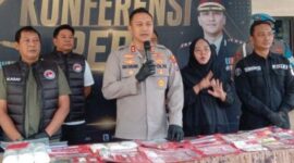 FOTO: Konferensi pers  sejumlah tersangka pengedar narkoba  kegiatan operasi “Tumpas Narkoba tahun 2026”, @by_News9.id
