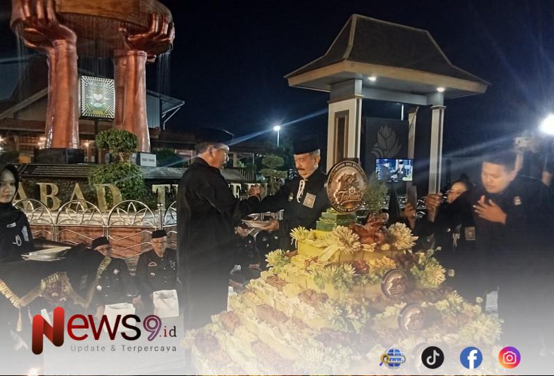 FOTO: HUT ke-104, Persaudaraan Setia Hati Terate (PSHT) Pusat Madiun. @by_News9.id
