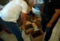 FOTO: Personel Satresnarkoba Polresta Sumenep saat mengamankan barang bukti. @by_News9.id