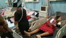 FOTO: Sejumlah siswa saat mendapat penanganan medis. @by_News9.id