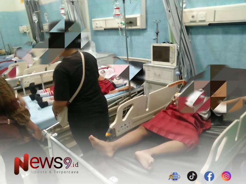 FOTO: Sejumlah siswa saat mendapat penanganan medis. @by_News9.id