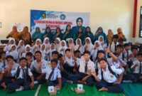 FOTO: Siswa dan siswi bersama Tim Promosi Kesehatan (Promkes) dan Tim PKK Pokja 4 Kabupaten Sumenep. @by_News9.id