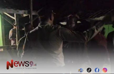 FOTO: Keluarga korban aksi pembunuhan yang dilakukan karena sakit hati. @by_News9.id