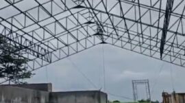 FOTO: Konstruksi rangka atap pembangunan Koperasi Desa/Kelurahan Merah Putih (KDMP) di Desa Badur, @by_News9.id