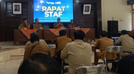 FOTO: Rapat staf di lingkungan Diskominfo Sumenep, @by_News9.id