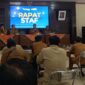 FOTO: Rapat staf di lingkungan Diskominfo Sumenep, @by_News9.id