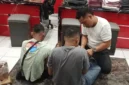 FOTO: Dua terduga perampok bersenjata tajam yang menyatroni Toko Emas Murni. @by_News9.id