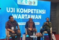 FOTO: Kepala Dinas Komunikasi dan Informatika (Diskominfo) Provinsi Jawa Timur, Sherlita Ratna Dewi Agustin, S.Si., M.IP., (tengah) saat menghadiri kegiatan Uji Kompetensi Wartawan (UKW). @by_News9.id