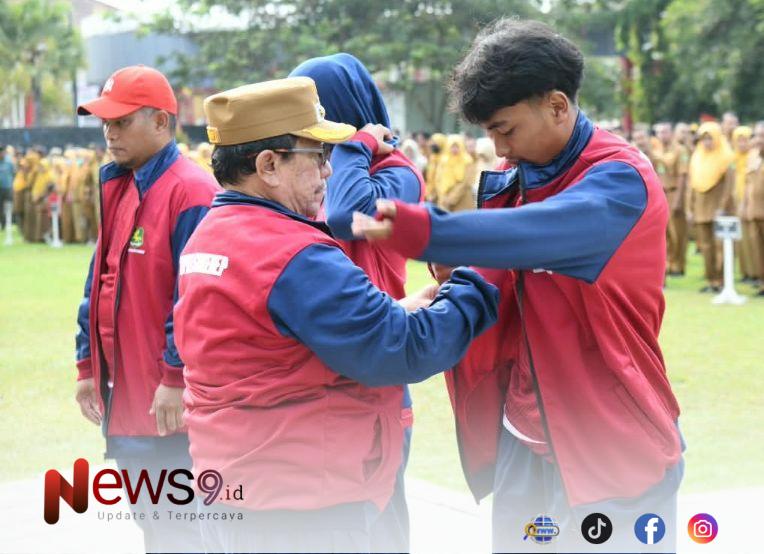FOTO: Wakil Bupati Sumenep, KH. Imam Hasyim, secara simbolis melepas kontingen. @by_News9.id