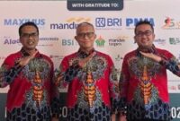 FOTO: H. Hairil Fajar (tengah), Direktur Utama BPRS Bhakti Sumekar, @by_News9.id