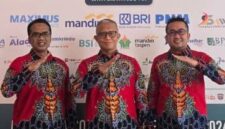 FOTO: H. Hairil Fajar (tengah), Direktur Utama BPRS Bhakti Sumekar, @by_News9.id