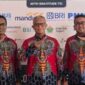 FOTO: H. Hairil Fajar (tengah), Direktur Utama BPRS Bhakti Sumekar, @by_News9.id