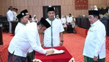 FOTO: Penandatanganan dalam Rapat Paripurna DPRD Sumenep. @by_News9.id
