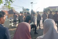 FOTO: Massa aksi dari Pemuda Peduli Desa (PPD) di depan Mapolresta Sumenep, @by_News9.id