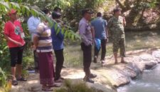 FOTO: Kapolsek Ambunten bersama anggota Koramil saat mendatangi TKP. @by_News9.id