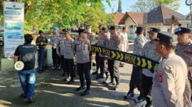 FOTO: Pemuda Peduli Desa (PPD) saat menggelar aksi di depan Mapolresta Sumenep, untuk segera menetapkan Asmawi sebagai tersangka. @by_News9.id