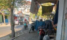 Hak Pejalan Kaki Dirampas, Trotoar Jalan Dr. Cipto Jadi Lapak dan Bengkel