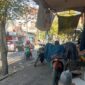 FOTO: Praktik pemanfaatan trotoar untuk aktivitas perdagangan dan bengkel di sepanjang jalan Dr. Cipto. @by_News9.id