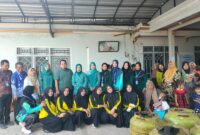 FOTO: Ketua dan Tim PKK Kecamatan Jrengik dan kader posyandu Desa Kotah. @by_News9.id