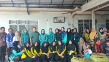 FOTO: Ketua dan Tim PKK Kecamatan Jrengik dan kader posyandu Desa Kotah. @by_News9.id