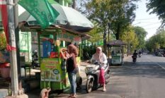 Trotoar dan Bahu Jalan Jadi Lapak PKL, Tata Kota Sumenep yang Gagal Menata