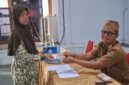FOTO: Penyaluran Bantuan Langsung Tunai Dana Desa (BLT-DD) kepada Keluarga Penerima Manfaat (KPM). @by_News9.id