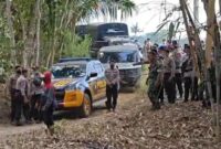 FOTO: Penertiban patok akses jln milik PT Kalijeruk randuagong. @by_News9.id