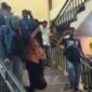 FOTO: Kepala Puskesmas Robatal, Benny Irawan, saat digiring ke Polres Sampang. @by_News9.id