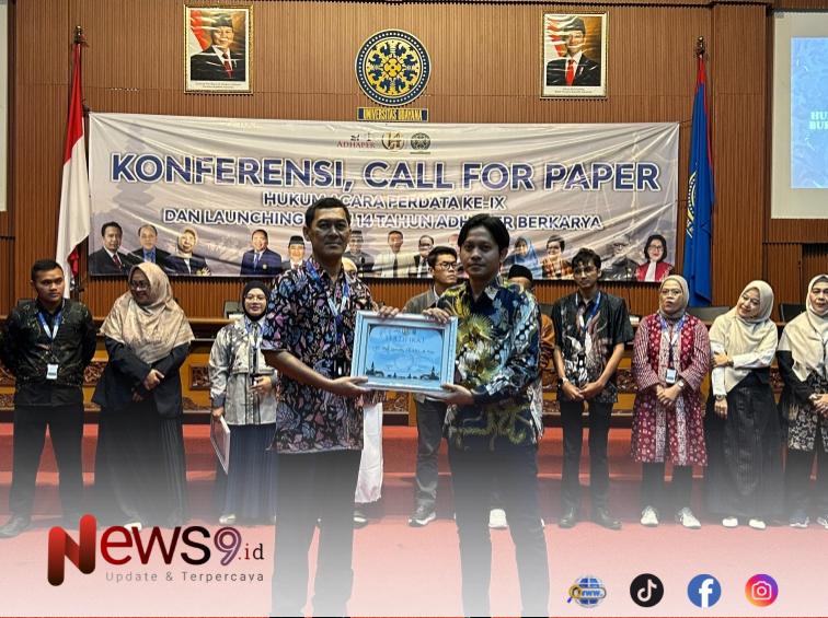 FOTO: Dr. Moh. Zeinudin, S.H., S.H.I., M.Hum., Akademisi Fakultas Hukum Universitas Wiraraja (Unija) Madura, saat menerima penghargaan. @by_News9.id
