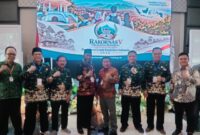 FOTO: Hasan Rohmad, M.Pd, (tengah) dari Dewan Pendidikan Kabupaten Sampang, saat mengikuti Rakornas. @by_News9.id