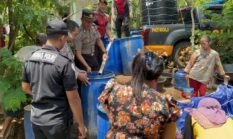 Sambut HUT Humas Polri Ke-75 Tahun 2026 Polres Lumajang Salurkan Bantuan 1200 Liter Air Bersih