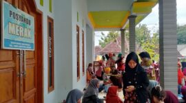 FOTO: Pelayanan kesehatan dasar masyarakat melalui kegiatan rutin Pos Pelayanan Terpadu (Posyandu). @by_News9.id
