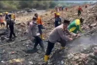 FOTO: Polresta Malang Kota, saat membantu pemadaman kebakaran. @by_News9.id