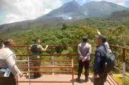 FOTO: Petugas gabungan dari unsur TNI, Polri, Perhutani, BPBD, dan relawan saat melakukan pemantauan. @by_News9.id
