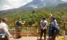 Asap Karhutla Masih Mengepul di Gunung Lawu