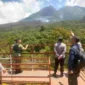 FOTO: Petugas gabungan dari unsur TNI, Polri, Perhutani, BPBD, dan relawan saat melakukan pemantauan. @by_News9.id