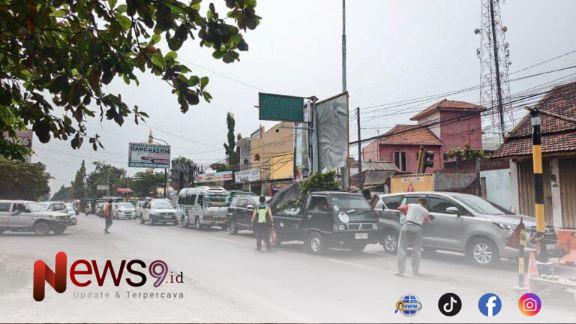 FOTO: Kawasan Antrian kendaraan dan  ensiden Perkelahian dan pemukulan. @by_News9.id