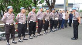 FOTO: Iptu Suwandi, Kasi Propam Polresta Sumenep, saat memimpin apel Gaktibplin. @by_News9.id