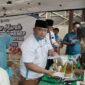 FOTO: Joko Saifurrijal, (tengah), penanggung jawab bazar murah, @by_News9.id