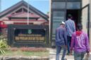 FOTO: Keluarga korban dan beberapa sakasi saat memenuhi panggilan Polresta Sumenep. @by_News9.id